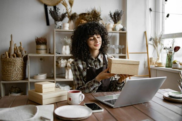 What Are the Key Factors for Developing a Mobile-Friendly E-Commerce Website for a Bath Retailer?